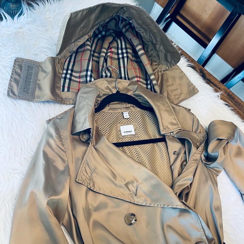 Burberry Silky Tan Belted Raincoat/ Trench Coat - Picture 6 of 16